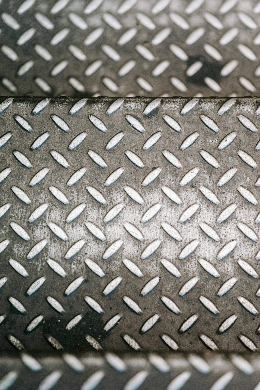 Choisir la bonne épaisseur pour votre plaque en inox