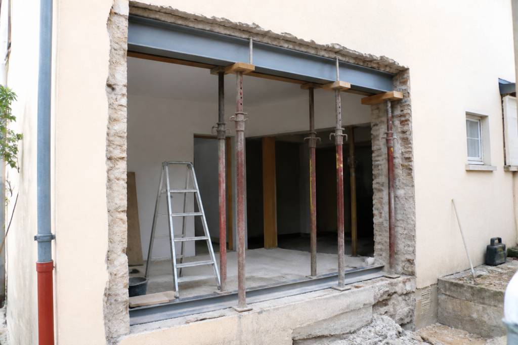 Faire une ouverture dans un mur extérieur : étapes, budget et règles à connaître