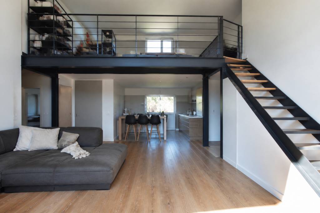 Construire une mezzanine sans mur porteur : guide pratique et règles à connaître