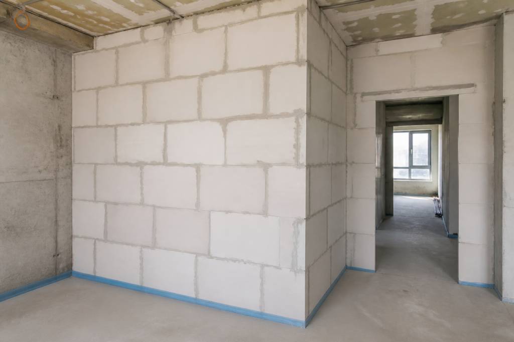 Cloison brique plâtre : avantages, pose et conseils pour réussir vos travaux