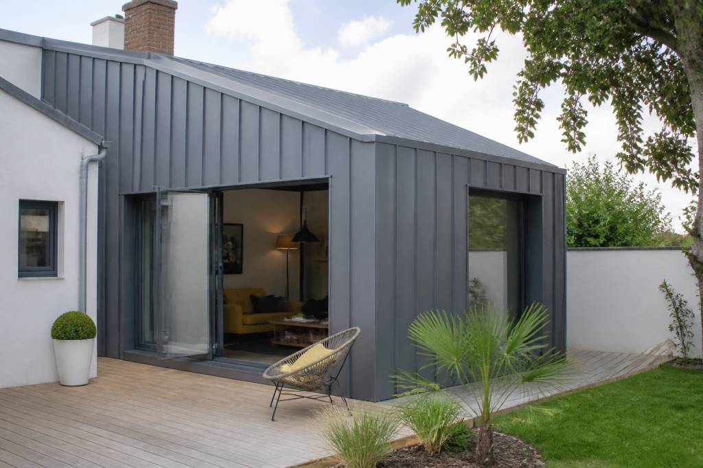 Extension zinc : tout savoir pour réussir une extension de maison en zinc