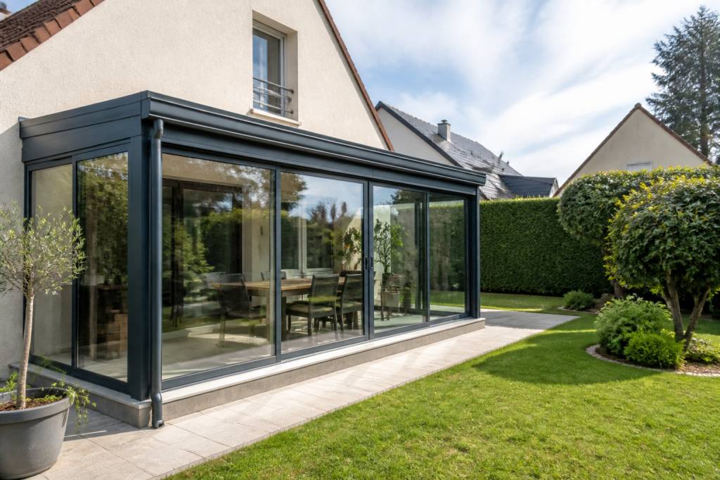 Réglementation véranda voisinage : ce qu’il faut savoir avant de construire