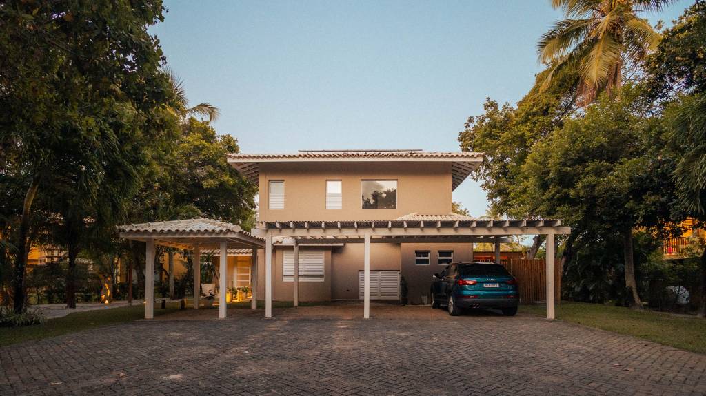 Pose de carport à Saint-Malo : les solutions adaptées à votre extérieur