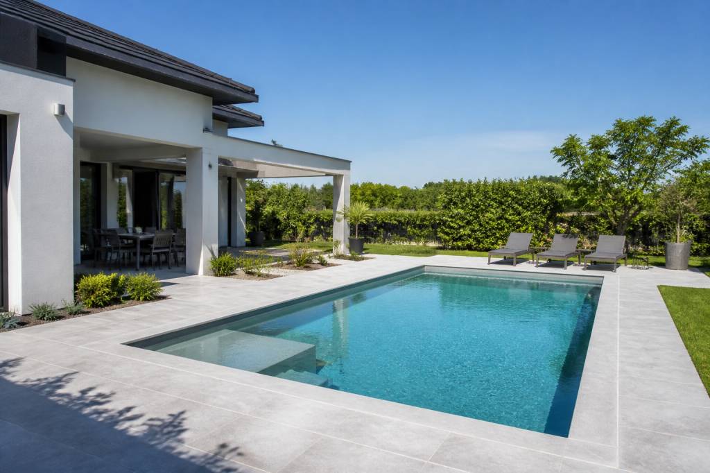 Construire une piscine : permis, démarches et règles à connaître