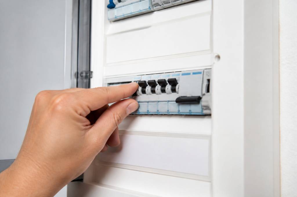 16 ampère : quelle puissance, quel disjoncteur et quels usages à la maison ?