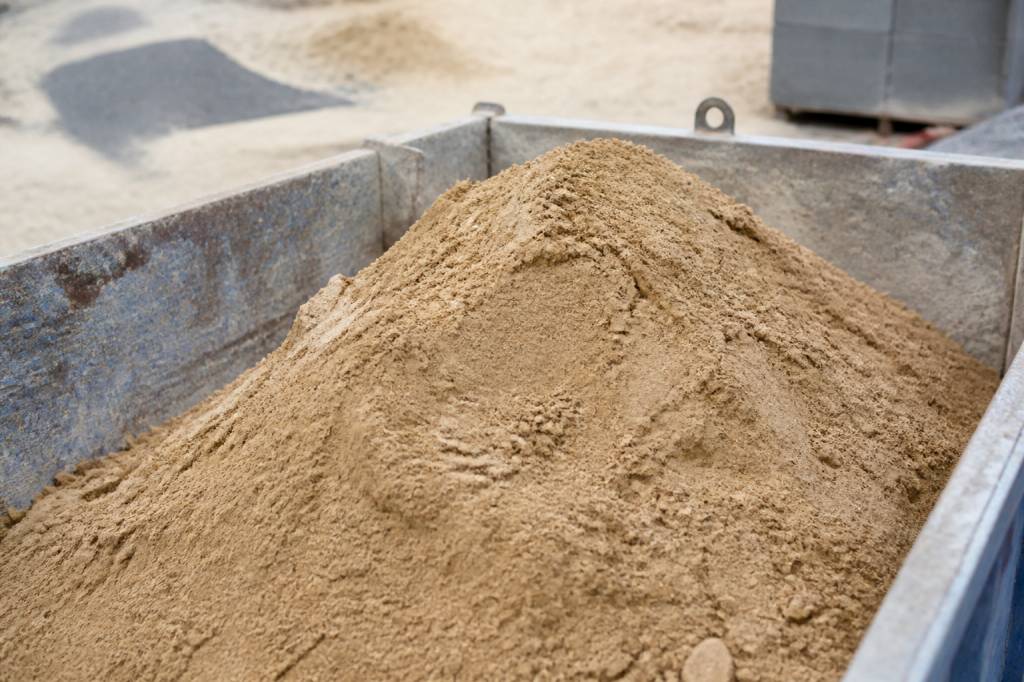 1 m3 de sable en kg : quel poids prévoir pour vos travaux ?