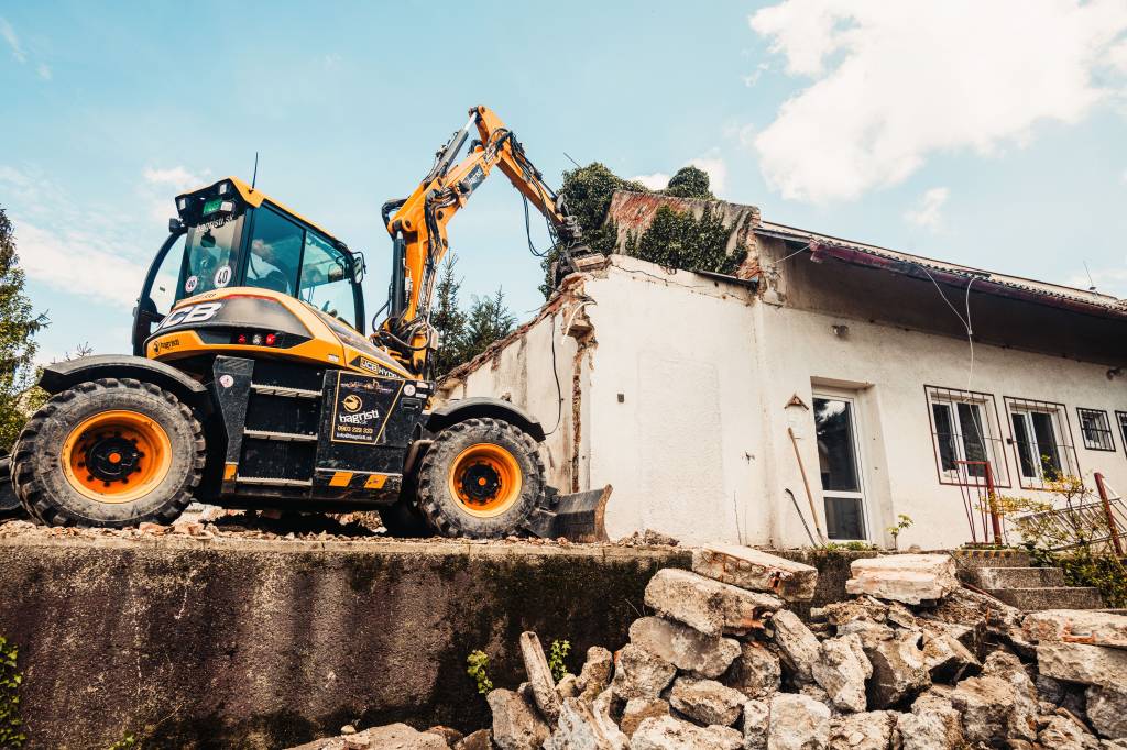 Comment choisir une entreprise de démolition dans le rhône