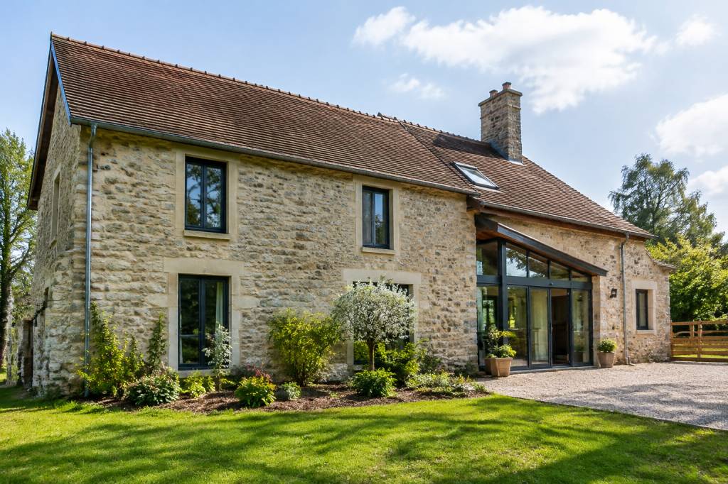 Ancienne maison rénovée : conseils et étapes pour réussir votre projet